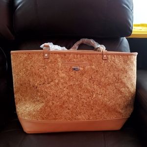 NWT Style Setter Tan Metallic Cork Tote with Triple slit and zipper pockets